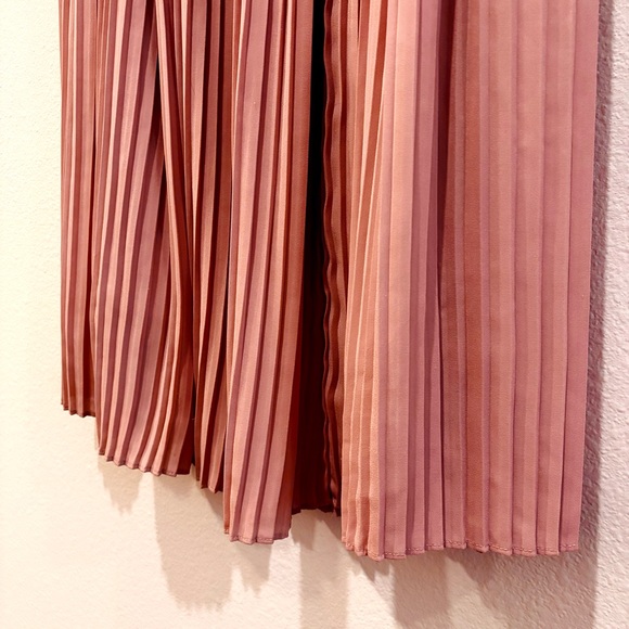 Uniqlo Pleated Midi Skirt – Soft Blush Pink | Size XS - Picture 4 of 8